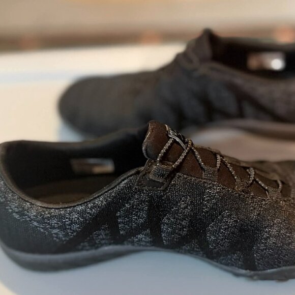 SIZE 9 Skechers Breathe Easy - Infi-Knity Relaxed Fit Slip-In Sneakers - Black - Picture 6 of 15